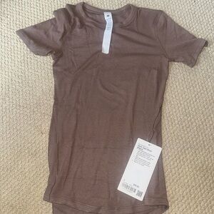 NWT. Hold Tight Short Sleeve, size 2. Taupetastic